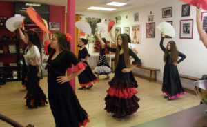 Lire la suite à propos de l’article Cours d’espagnol et de danse sévillane avec la Peña Taurine Los Manzanares