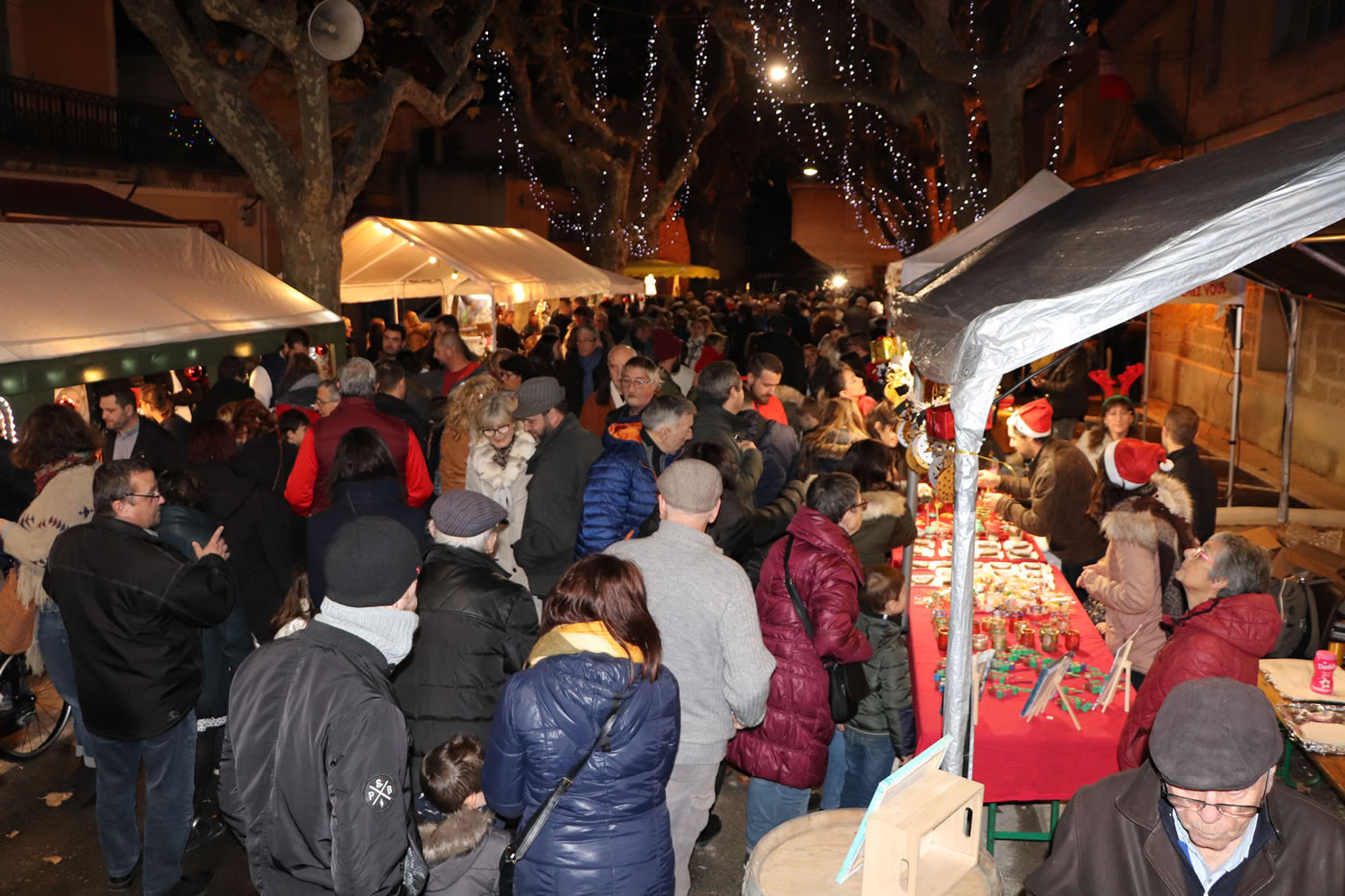 Lire la suite à propos de l’article Un monde fou pour le marché de Noël du Cailar
