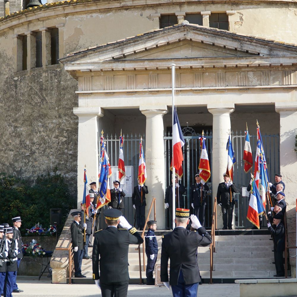 Lire la suite à propos de l’article Beauvoisin, Cérémonie d’hommage aux héros de la gendarmerie