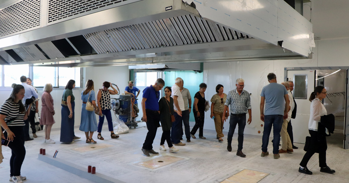 Lire la suite à propos de l’article Nouvelle cuisine centrale de Petite Camargue : Visite du chantier et remise du « Trophée Prêt vert »