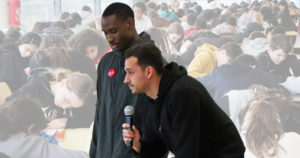 Lire la suite à propos de l’article Deux joueurs du Nîmes Olympique au collège La Vallée Verte pour la dictée ELA