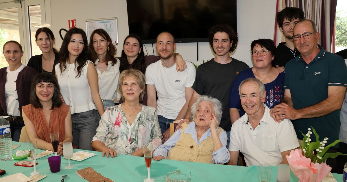 Lire la suite à propos de l’article Marie Caverivière a fêté ses 100 ans à l’Ehpad Petite Camargue de Beauvoisin