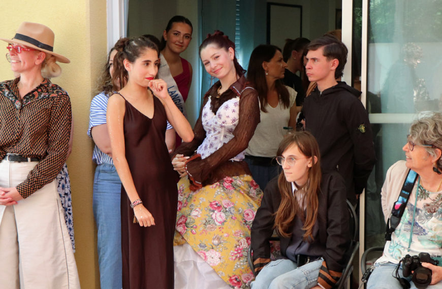 Un vent de fraîcheur  pour le 4e défilé de mode de la résidence l’Accueil grâce aux élèves du collège